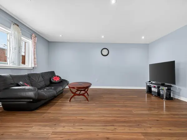 349 Wood Duck LN, Newmarket, ON L3X 2X8