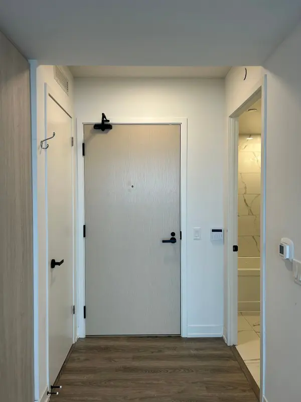 195 Commerce ST N #1112, Vaughan, ON L4K 5Z7