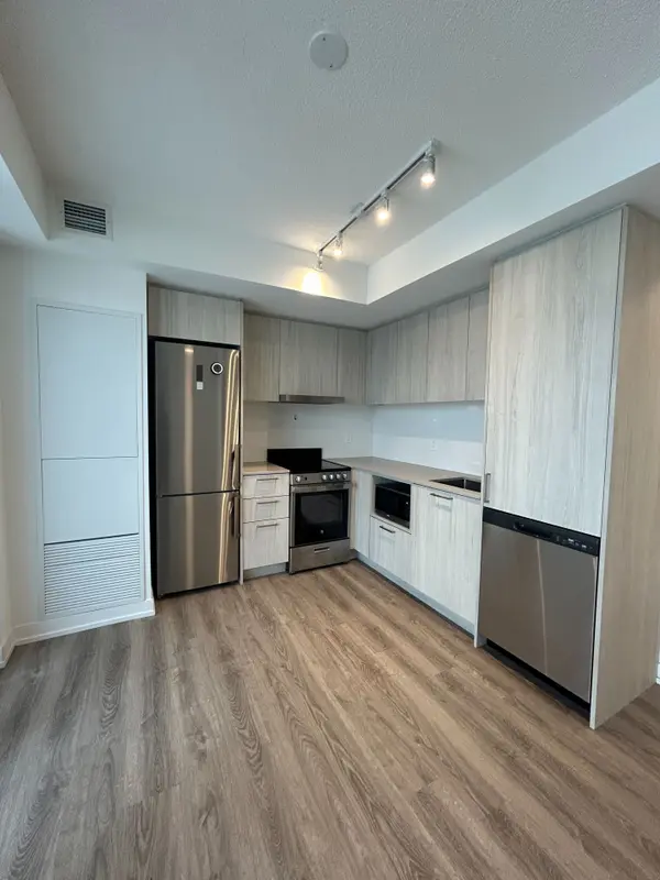 195 Commerce ST N #1112, Vaughan, ON L4K 5Z7