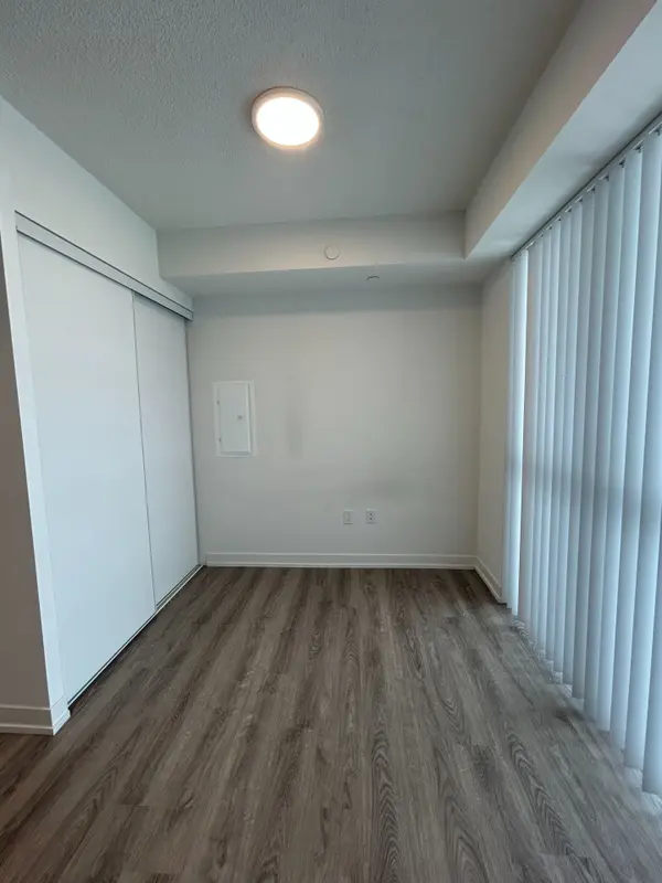 195 Commerce ST N #1112, Vaughan, ON L4K 5Z7