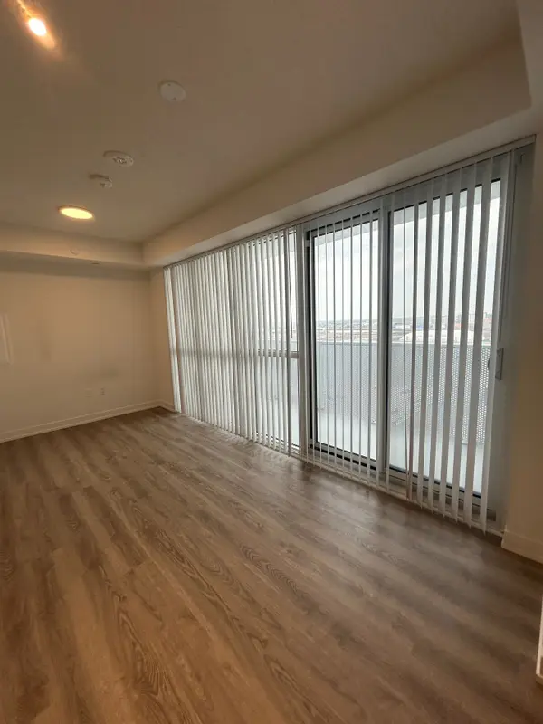 195 Commerce ST N #1112, Vaughan, ON L4K 5Z7