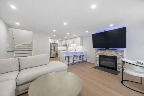 100 Arbors LN #TH #10, Vaughan, ON L4L 7G4