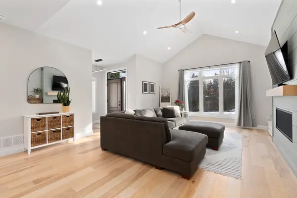 18 Lakeview RD, Oro-medonte, ON L0L 2E0