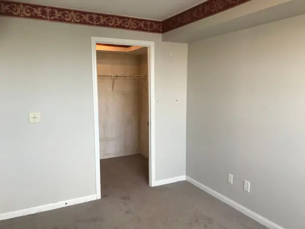 4 Elsinore PATH #602, Toronto W06, ON M8V 4G7