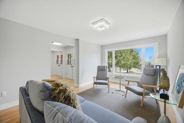 38 Marilyn ST, Caledon, ON L7C 1H5