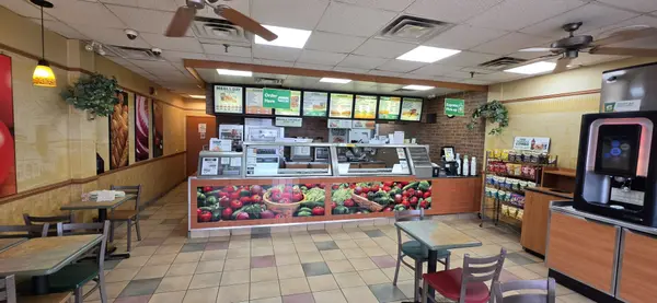 6465 Airport RD, Mississauga, ON L4V 1E4