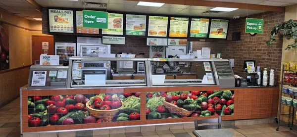 6465 Airport RD, Mississauga, ON L4V 1E4