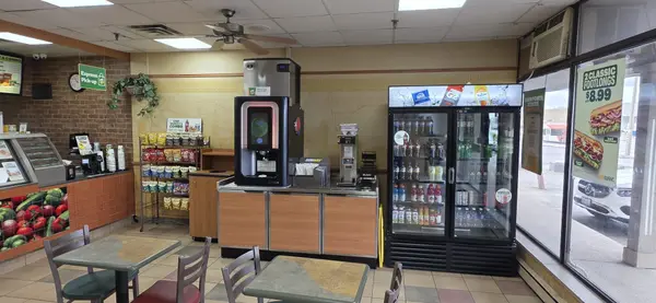 6465 Airport RD, Mississauga, ON L4V 1E4