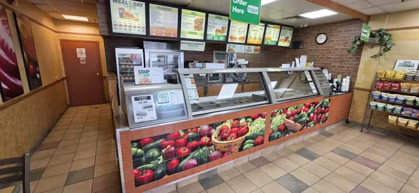 6465 Airport RD, Mississauga, ON L4V 1E4