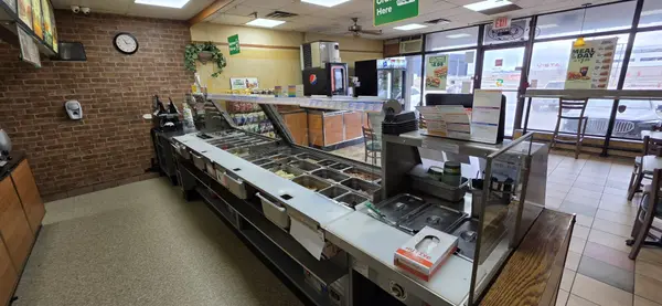 6465 Airport RD, Mississauga, ON L4V 1E4