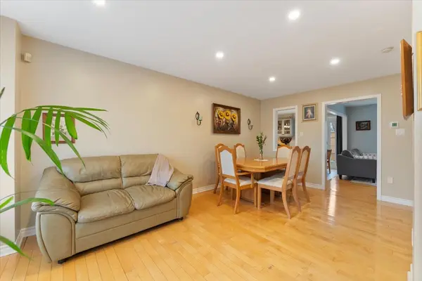 2356 Proudfoot TRL, Oakville, ON L6M 3Y2