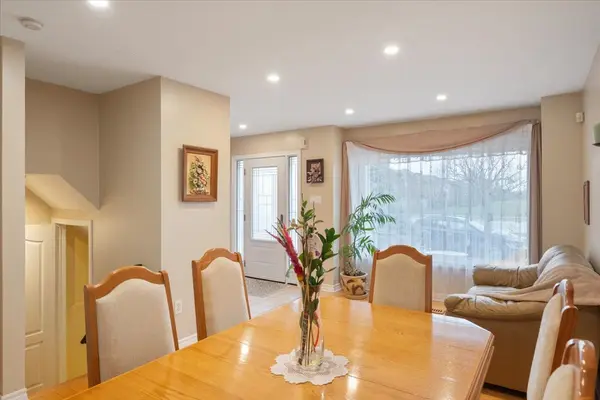 2356 Proudfoot TRL, Oakville, ON L6M 3Y2