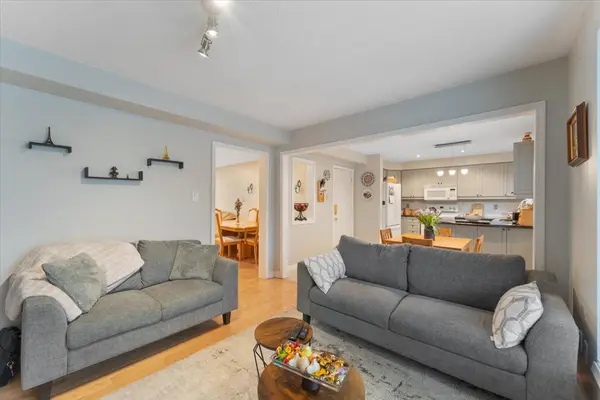 2356 Proudfoot TRL, Oakville, ON L6M 3Y2