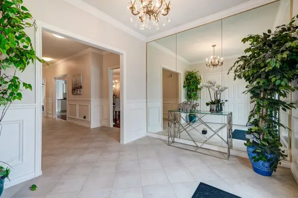 9 Morrison Creek CRES, Oakville, ON L6H 4C2