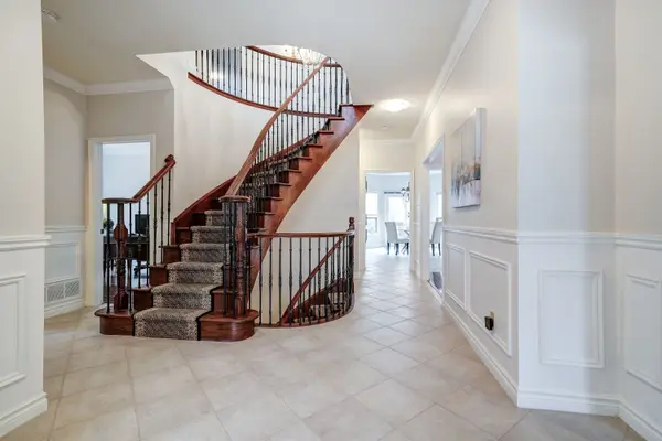 9 Morrison Creek CRES, Oakville, ON L6H 4C2