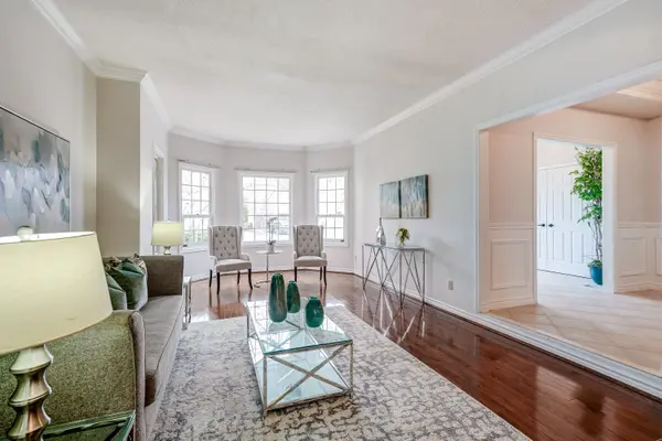 9 Morrison Creek CRES, Oakville, ON L6H 4C2