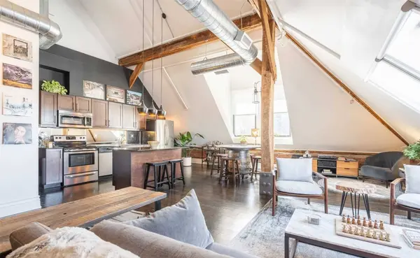 200 Stinson ST #PH16, Hamilton, ON L8N 4J5