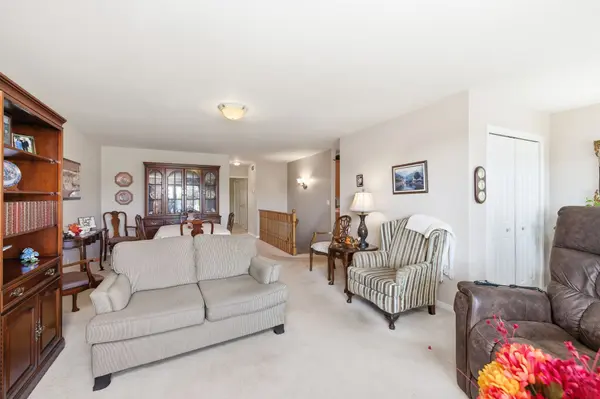 340 Bridge ST W, Belleville, ON K8P 5H1