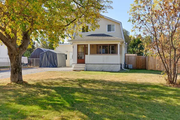 32 Railway ST, Laurentian Hills, ON K0J 1J0