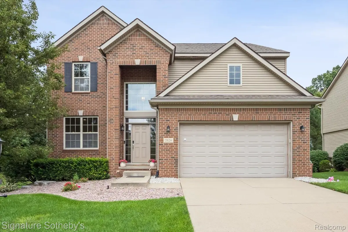 2624 Trillium Hills DR, Commerce Charter Township, MI 48382