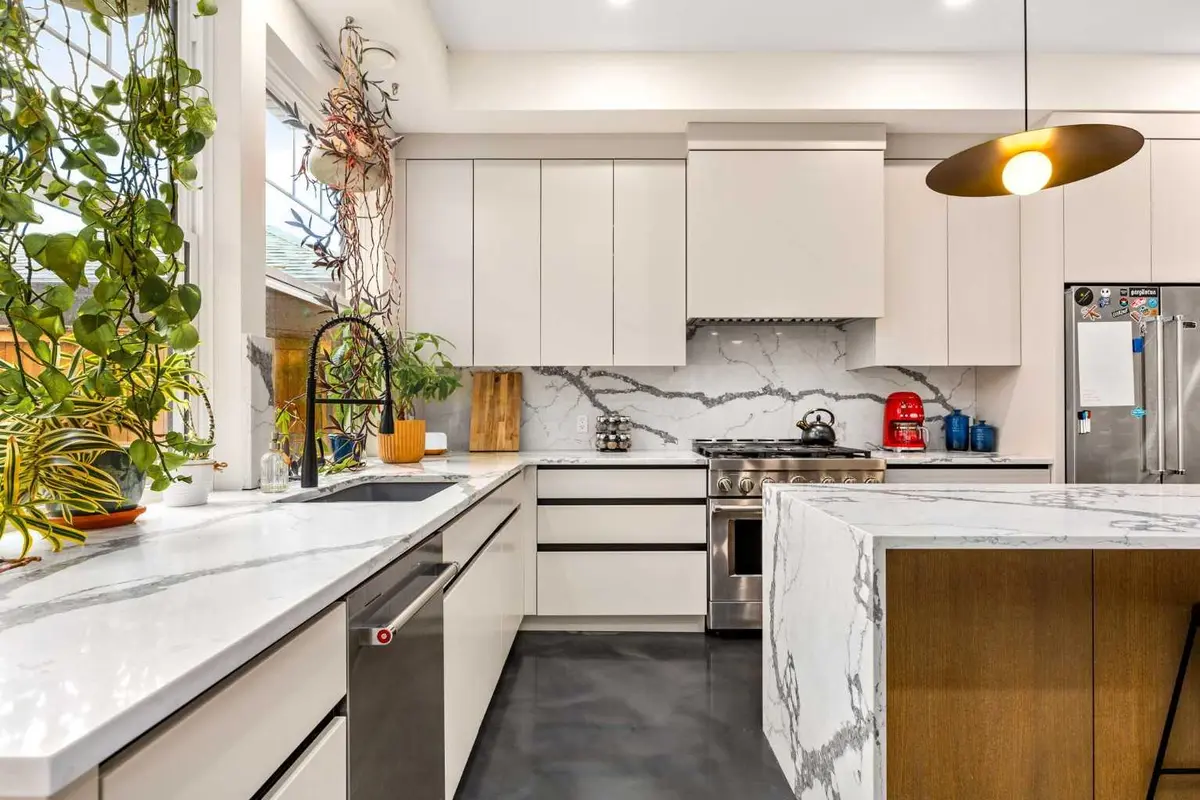 1129 Maggie ST SE, Calgary, AB T2G 4L8