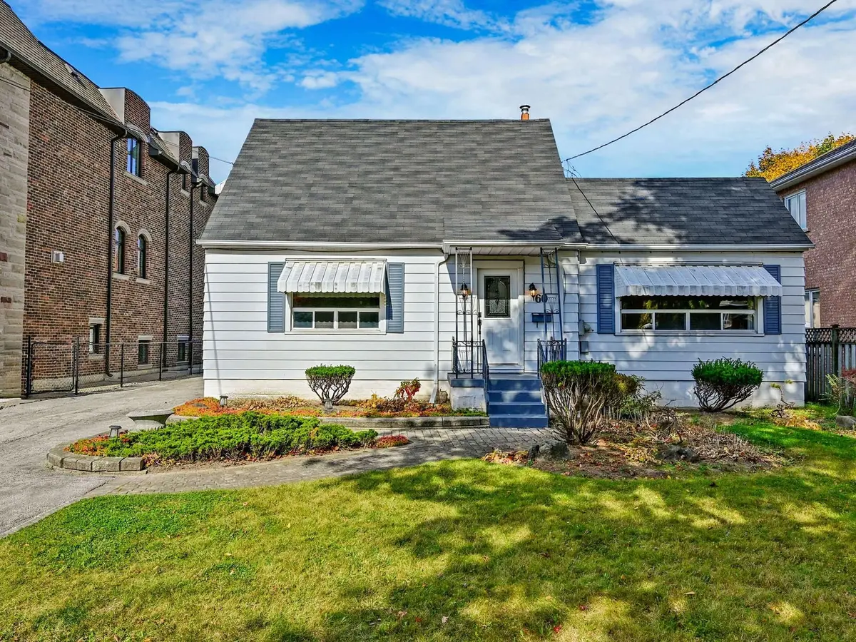 60 Northwood DR, Toronto C14, ON M2M 2K1
