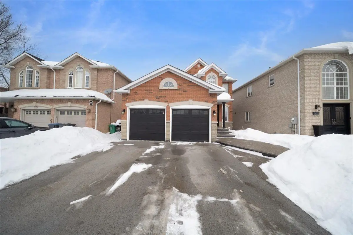 33 Hillpath CRES, Brampton, ON L6Z 4T7