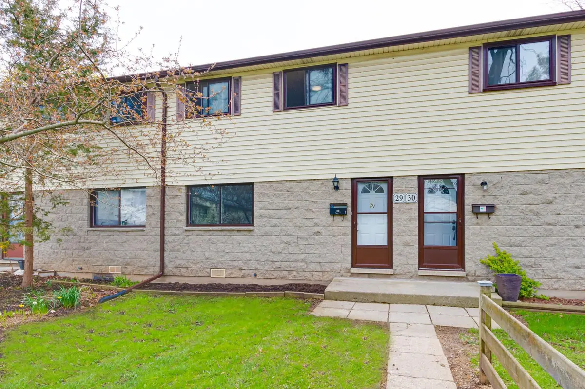 825 Dundalk DR #29, London South, ON N6C 3V6