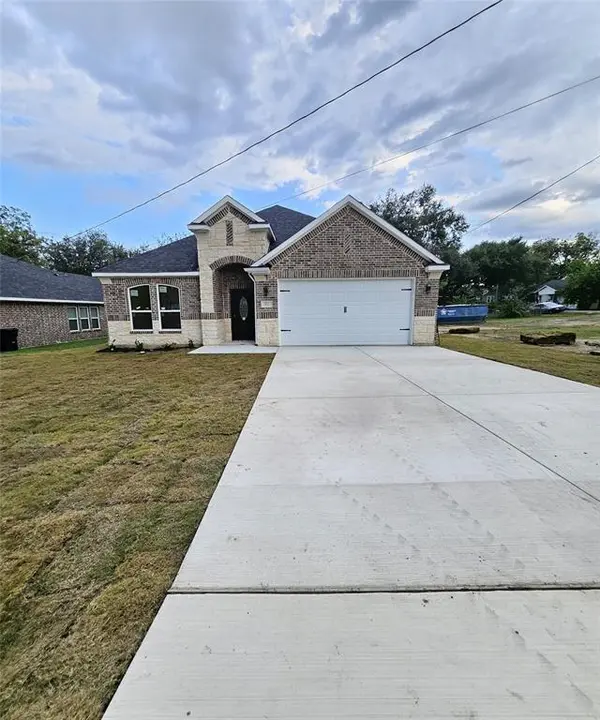 202 E 1st North Street, Kaufman, TX 75142