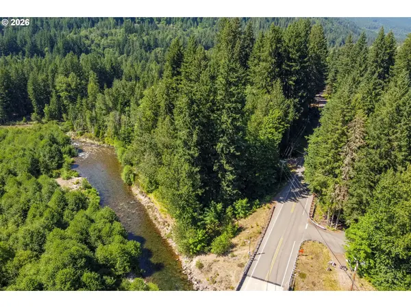 E Zig Zag River RD, Rhododendron, OR 97049