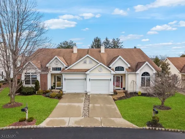 27 Chandler Ct, Monroe Twp., NJ 08831