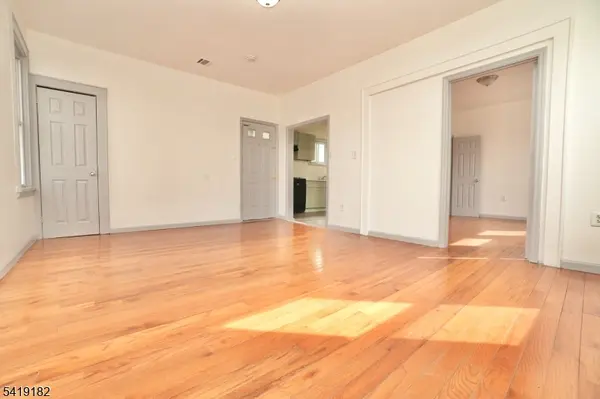 76 Aldine St, Newark City, NJ 07112