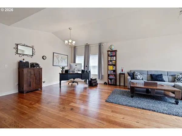 2260 IBSEN AVE, Cottage Grove, OR 97424