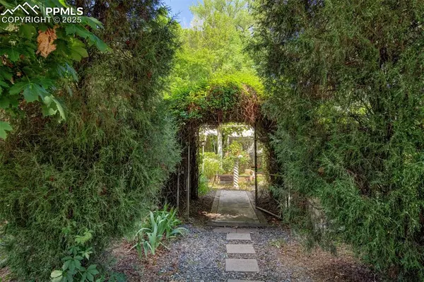 420 S 19th ST, Colorado Springs, CO 80904