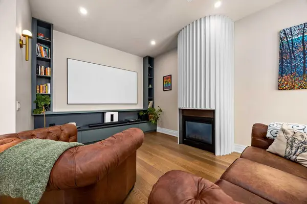 1129 Maggie ST SE, Calgary, AB T2G 4L8