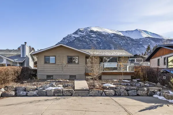 323 Hoodoo CRES, Canmore, AB T1W 1A8