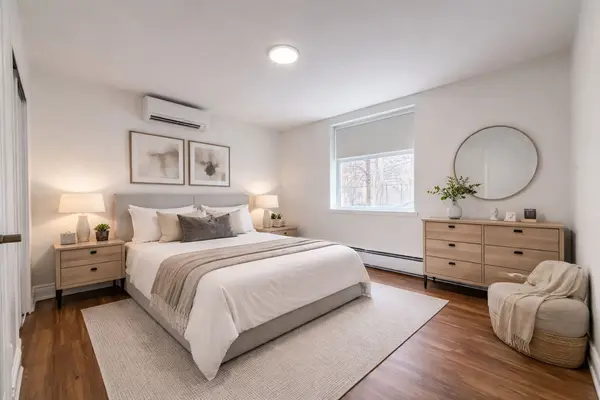 107 Redpath AVE #8, Toronto C10, ON M4S 2J9