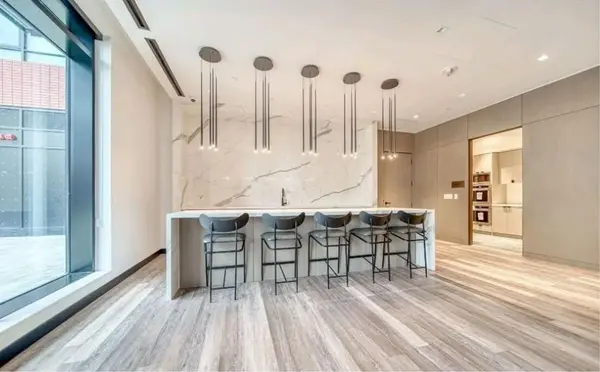 8 Tippett Rd E 1401 N/A, Toronto C06, ON M3H 0E7