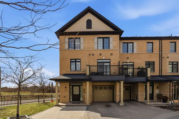 52 Quarrie LN, Ajax, ON L1T 0N1