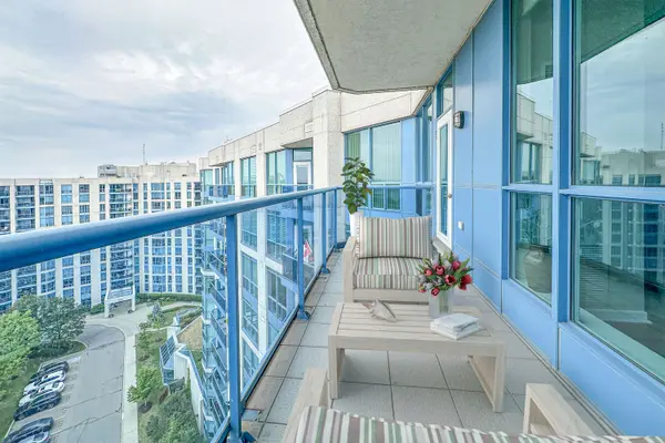 340 Watson St ST W #1209, Whitby, ON L1N 9G1