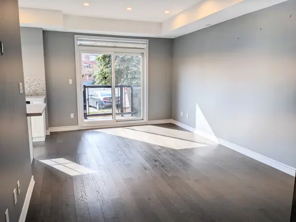 196 Pine Grove RD #26, Vaughan, ON L4L 0H8