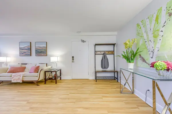 288 Reynolds ST #1, Oakville, ON L6J 3L4