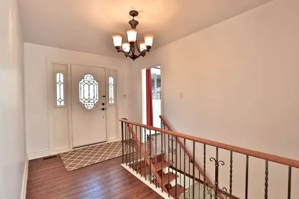 1336 Queen Victoria AVE, Mississauga, ON L5H 3H3