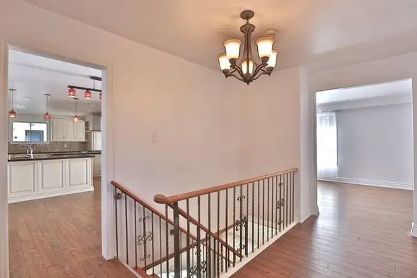 1336 Queen Victoria AVE, Mississauga, ON L5H 3H3