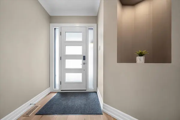 33 Hillpath CRES, Brampton, ON L6Z 4T7