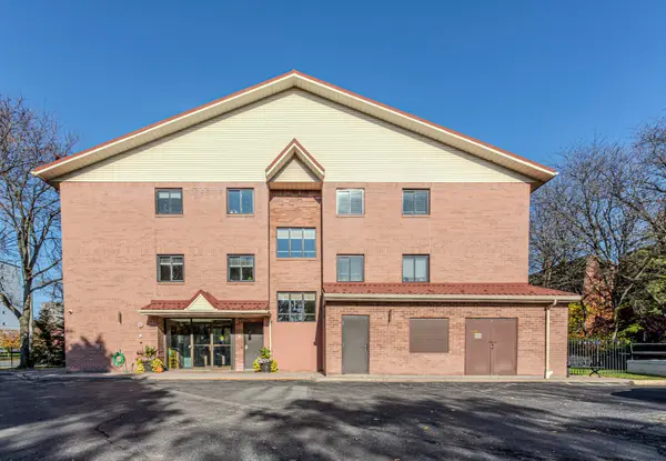 1275 Cornerbrook PL #102, Mississauga, ON L5C 3J3