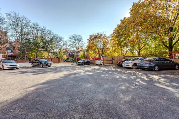 1275 Cornerbrook PL #102, Mississauga, ON L5C 3J3