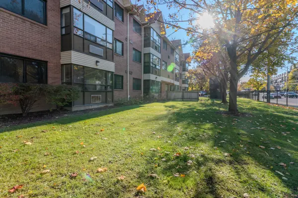 1275 Cornerbrook PL #102, Mississauga, ON L5C 3J3