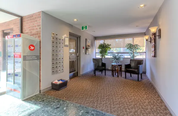 1275 Cornerbrook PL #102, Mississauga, ON L5C 3J3