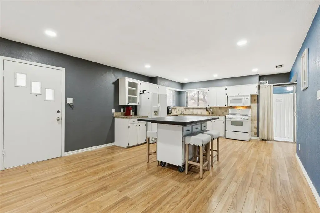 102 Woodland Drive, Highland Village, TX 75077